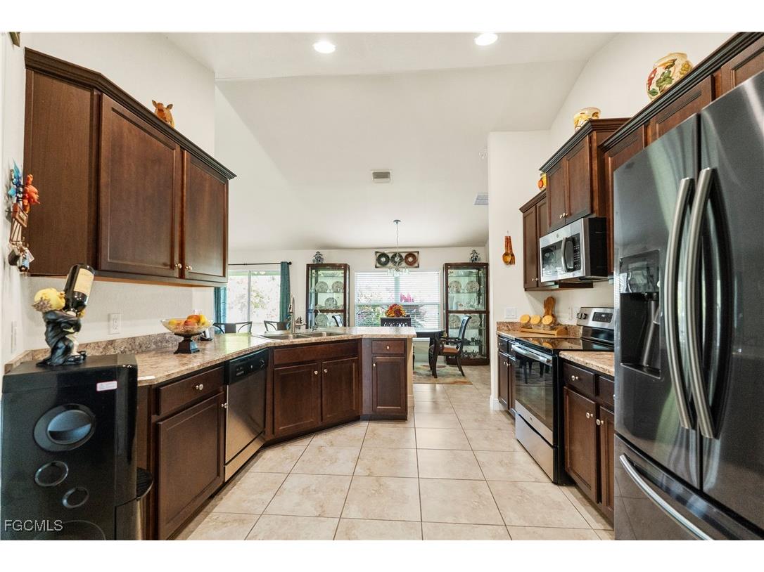 192 Townsend Court Lehigh Acres FL 33972 2025025048 image1