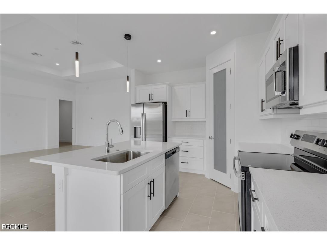 1920 NE 42nd Terrace Cape Coral FL 33909 2026024849 image4