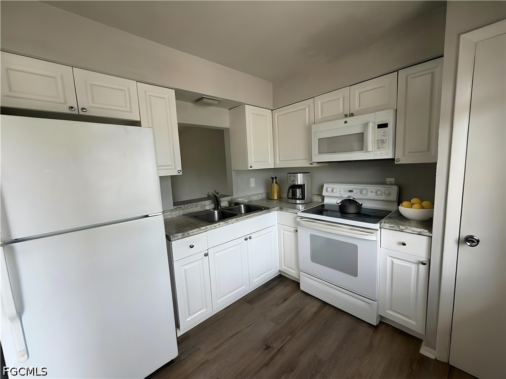 1920 W Lakeview Boulevard #4 North Fort Myers FL 33903 2026016578 image3