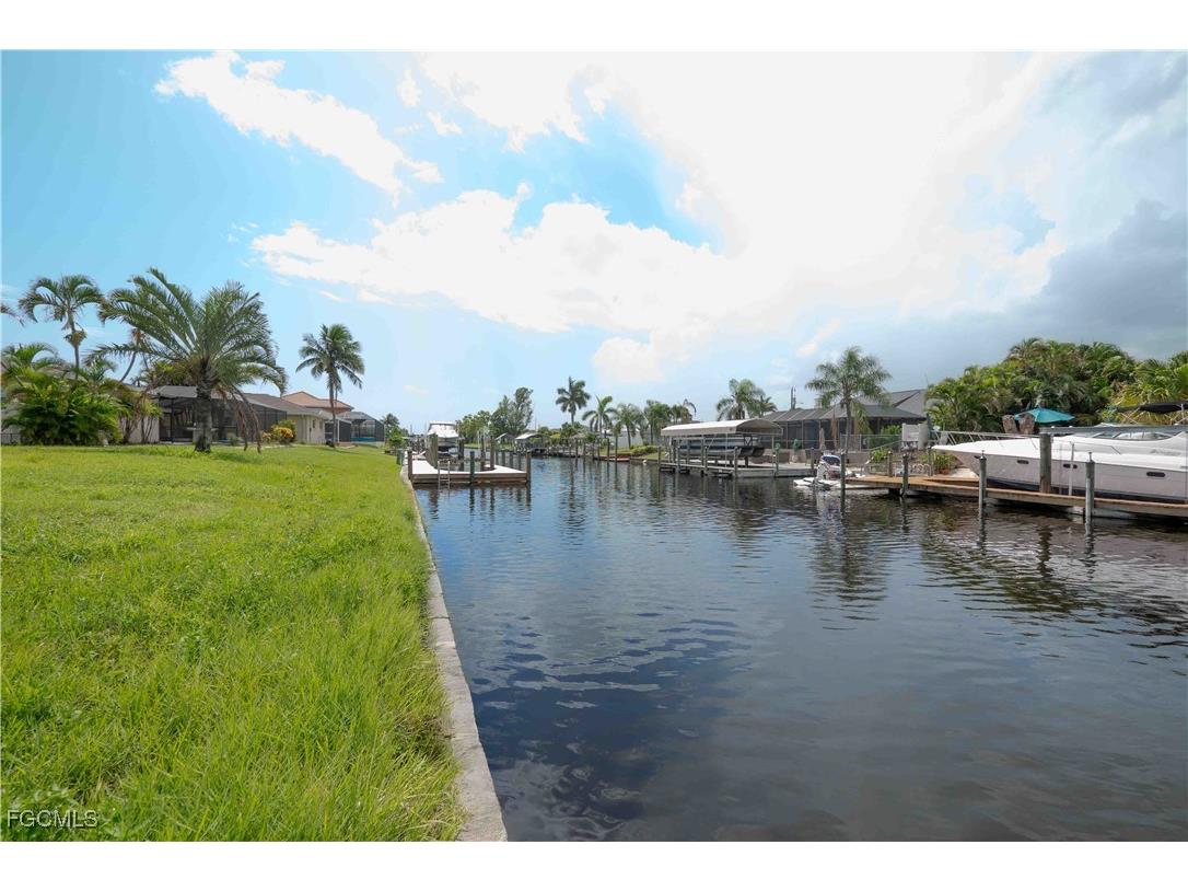 1921 SE 26th Terrace Cape Coral FL 33904 2025003190 image1
