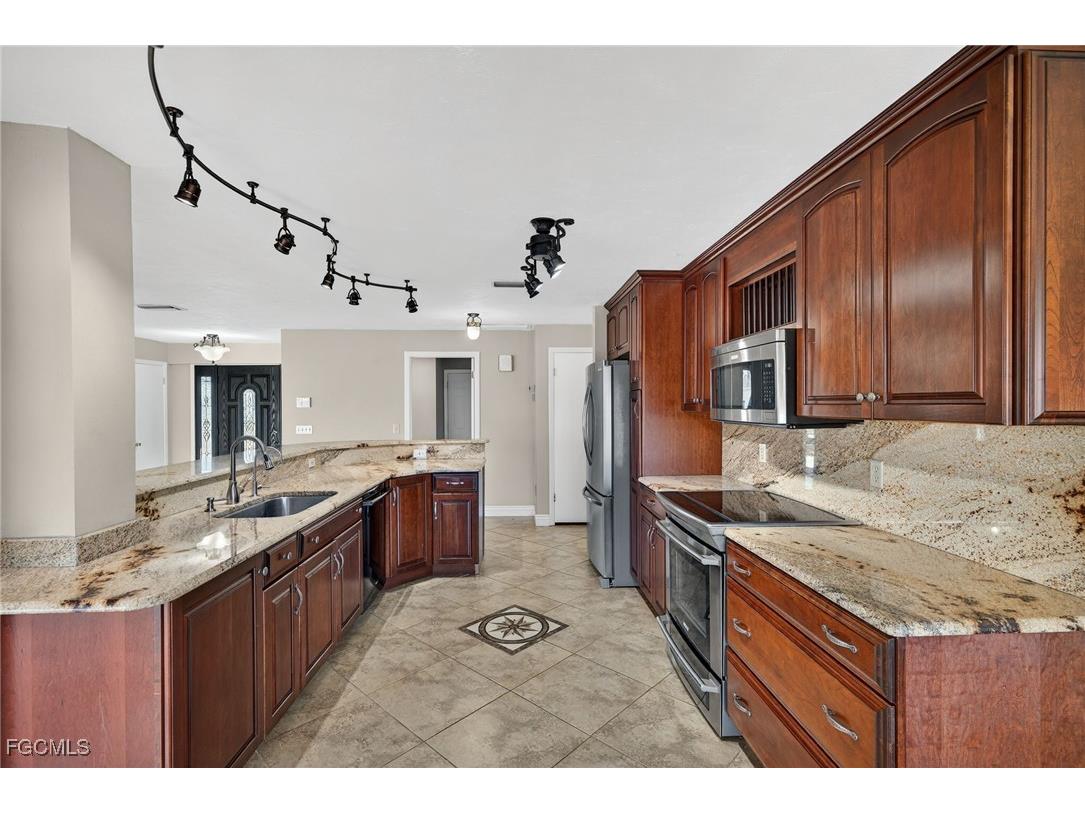 1921 SE 36th Street Cape Coral FL 33904 2025019208 image17