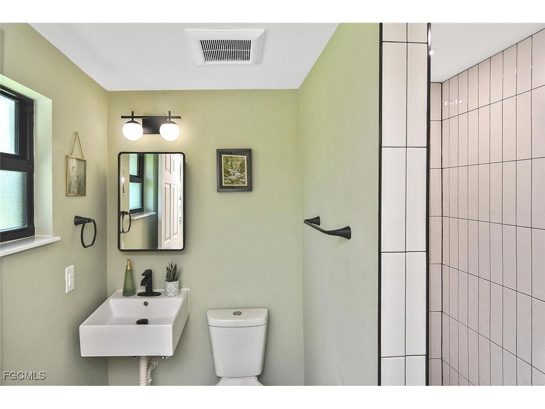 1922 Flamingo Drive North Fort Myers FL 33917 2025013480 image29