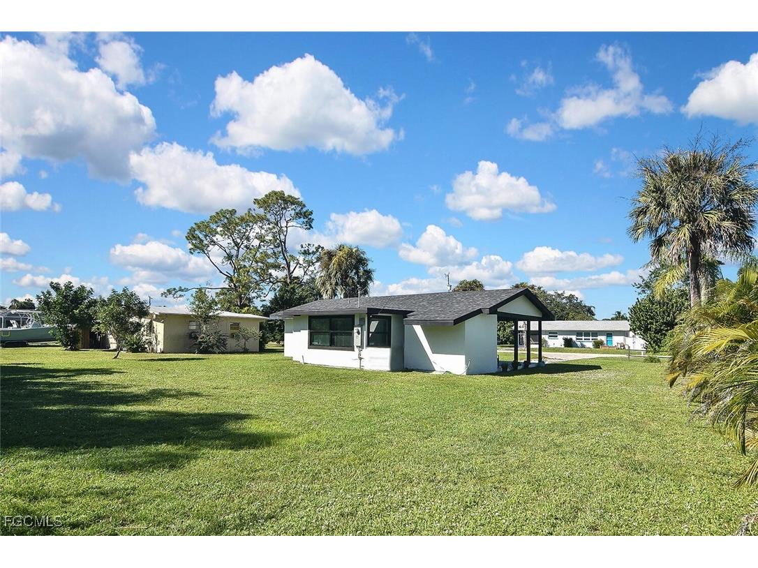 1922 Flamingo Drive North Fort Myers FL 33917 2025013480 image36