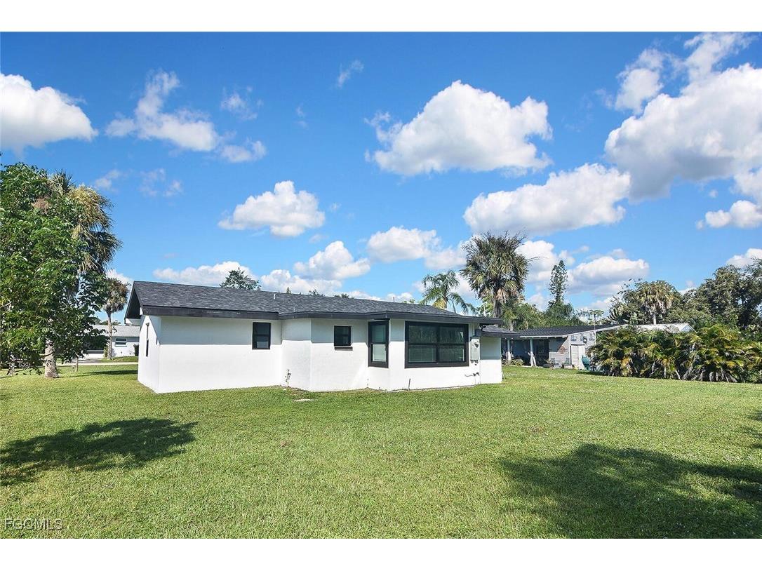 1922 Flamingo Drive North Fort Myers FL 33917 2025013480 image44