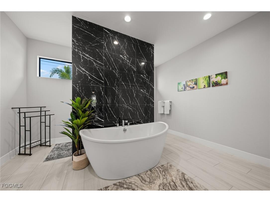 1923 SW 8th Court Cape Coral FL 33991 2025002569 image24