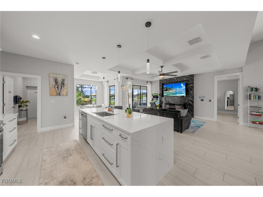 1923 SW 8th Court Cape Coral FL 33991 2025002569 image7