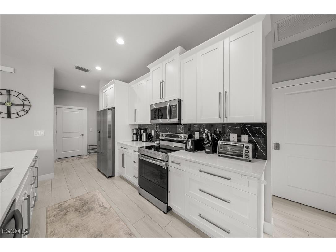 1923 SW 8th Court Cape Coral FL 33991 2025002569 image9