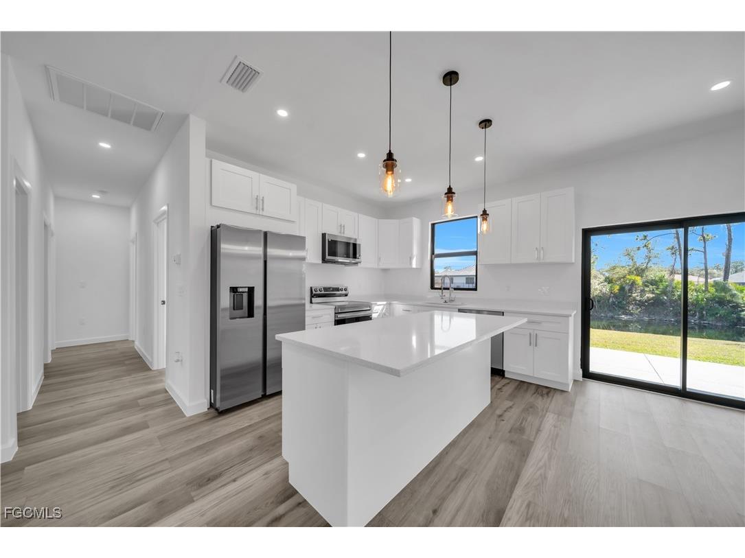 1924 NE 33rd Lane Cape Coral FL 33909 2025025713 image2