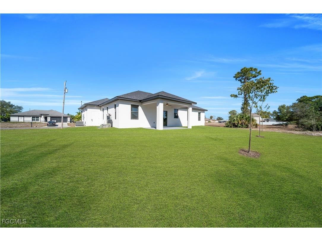 1924 NE 33rd Lane Cape Coral FL 33909 2025025713 image33