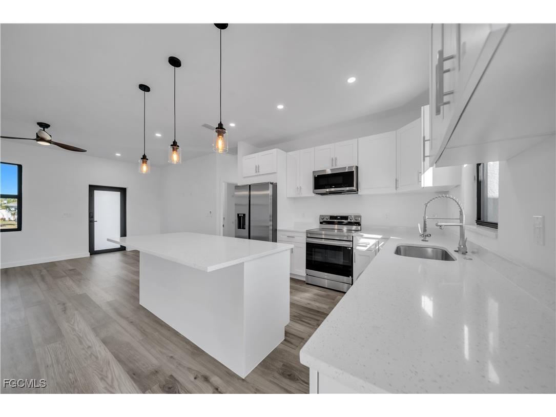 1924 NE 33rd Lane Cape Coral FL 33909 2025025713 image8