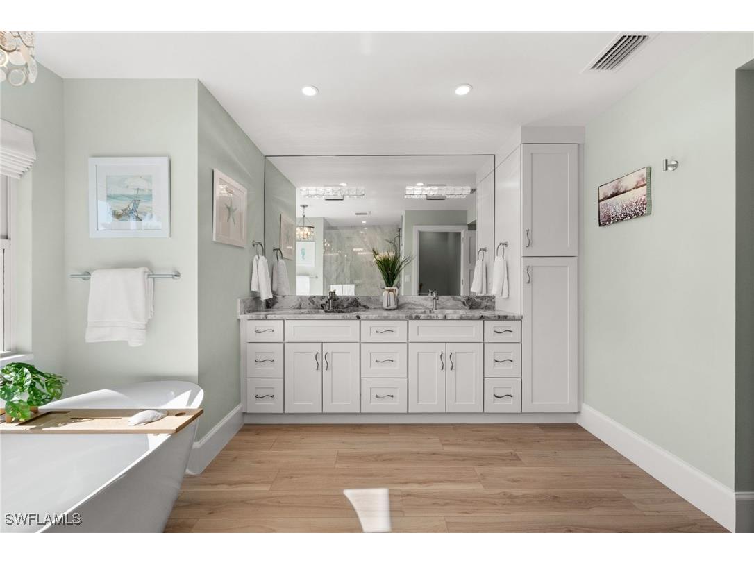 1925 Imperial Golf Course Boulevard Naples FL 34110 225080823 image24