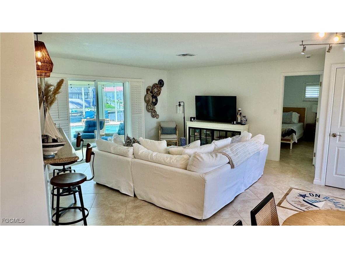 1927 SE 10th Street Cape Coral FL 33990 2025006129 image18