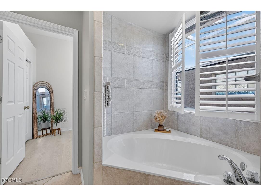 1928 SE 20th Lane Cape Coral FL 33990 2025019451 image28