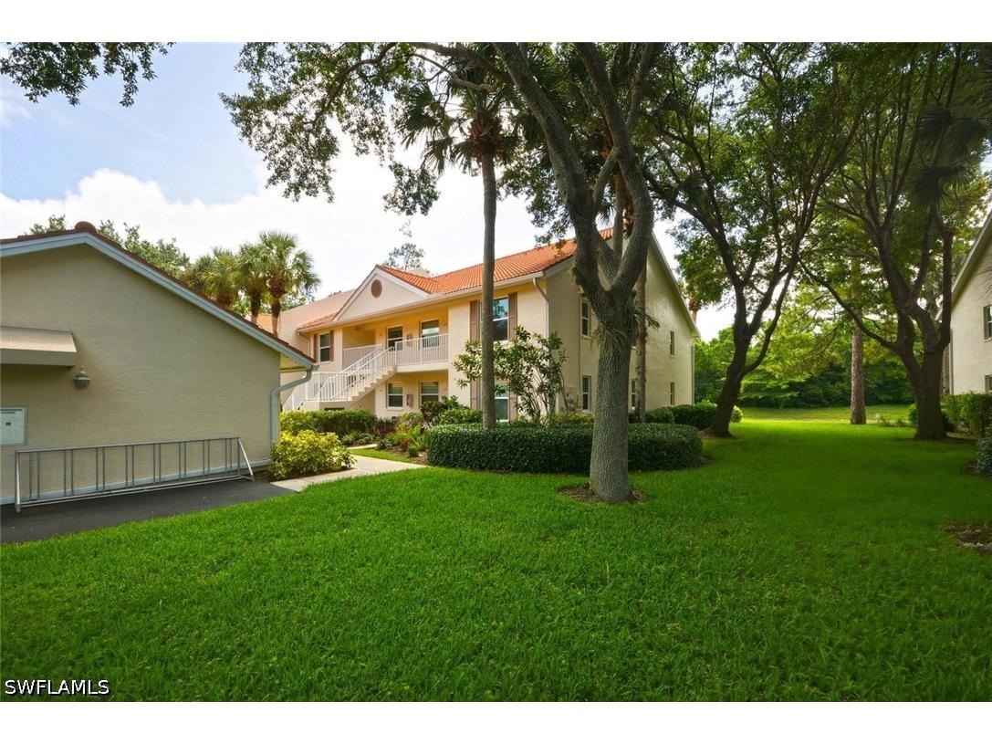 193 Robin Hood Circle #203 Naples FL 34104 226023280 image1