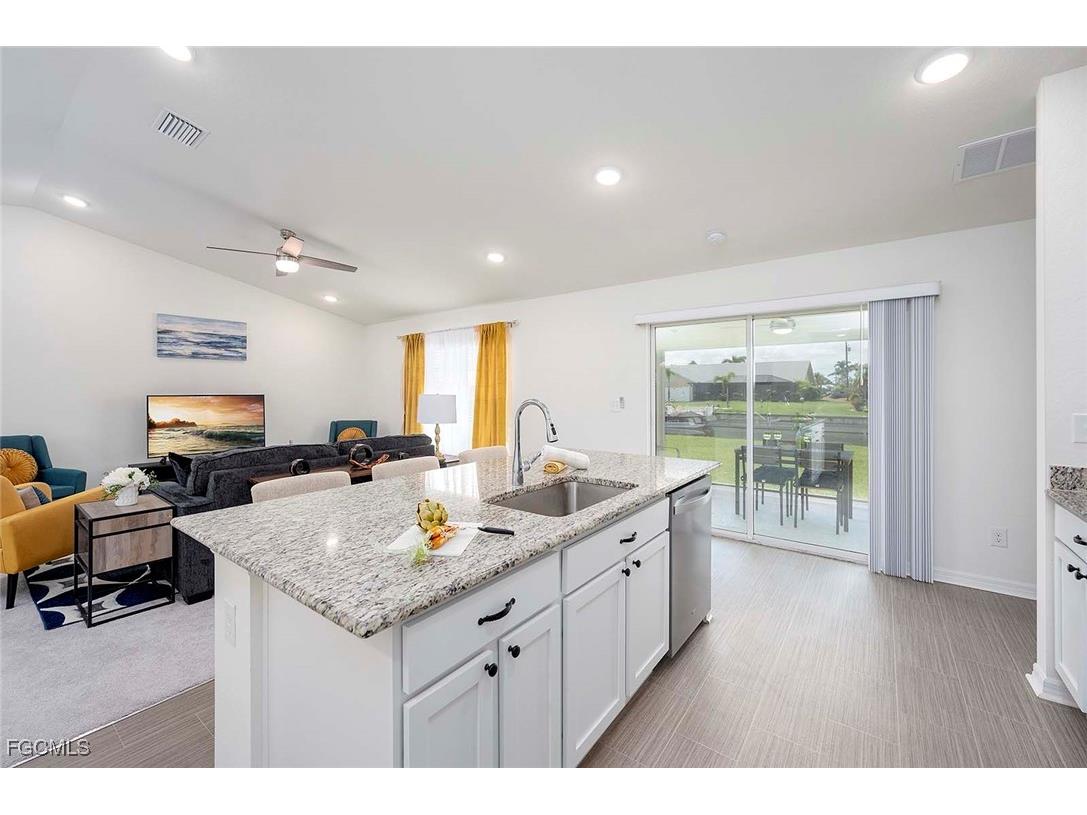 1930 NE 2nd Terrace Cape Coral FL 33909 2025009595 image3