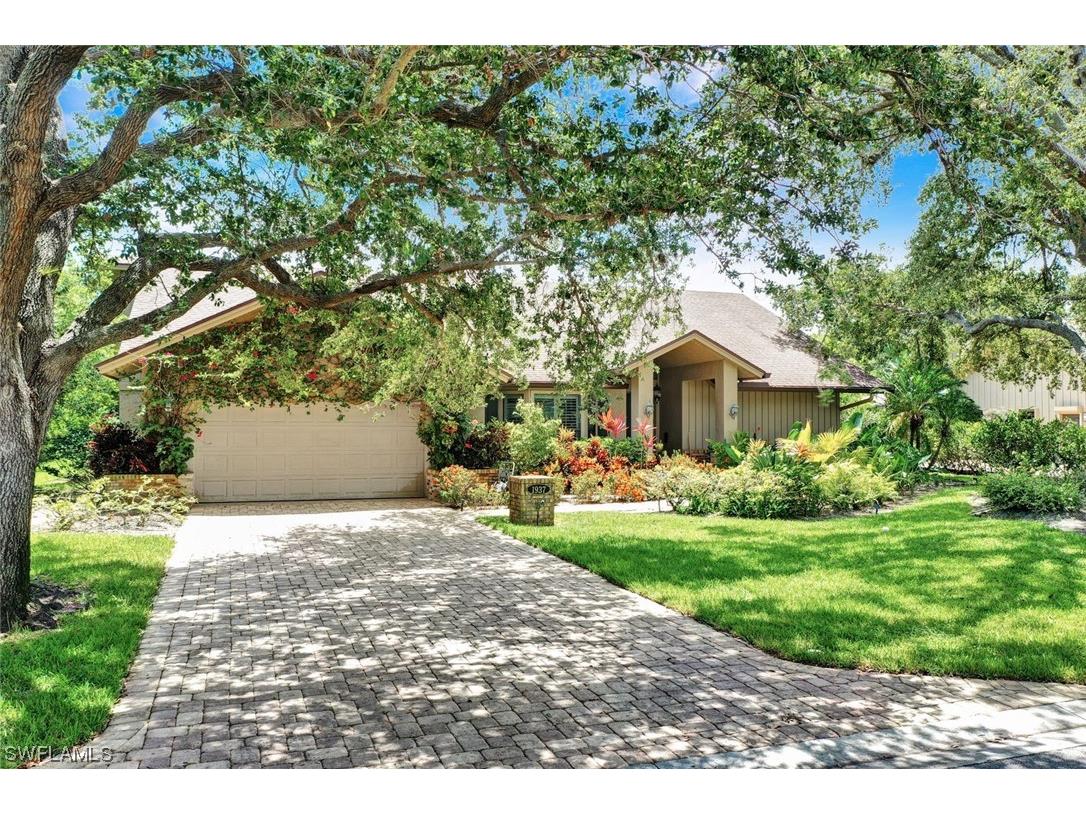 1937 Empress Court Naples FL 34110 223052603 image1