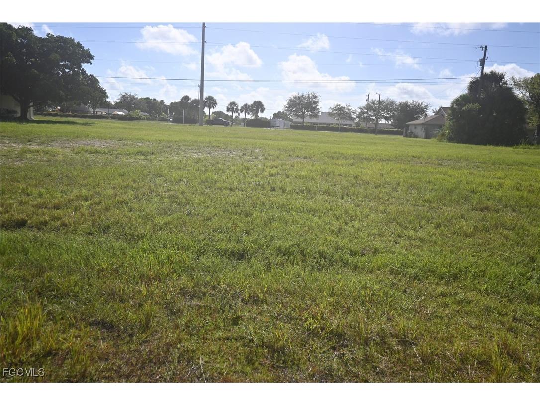 1937 SW Santa Barbara Place Cape Coral FL 33991 2025000332 image1