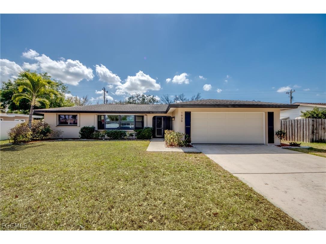 1939 Longfellow Drive North Fort Myers FL 33903 2026010197 image1