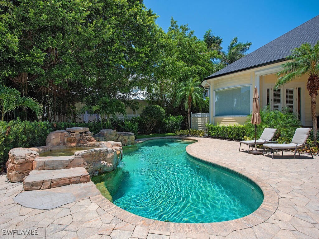 194 4th Avenue N Naples FL 34102 225072541 image8