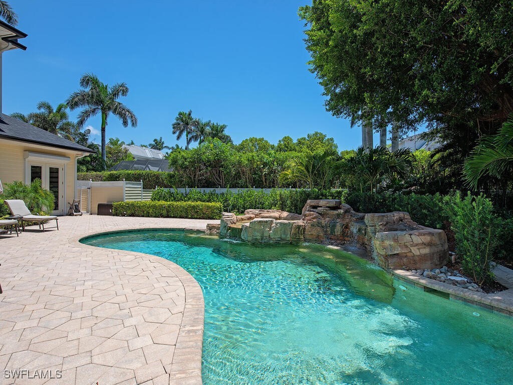 194 4th Avenue N Naples FL 34102 225072541 image9