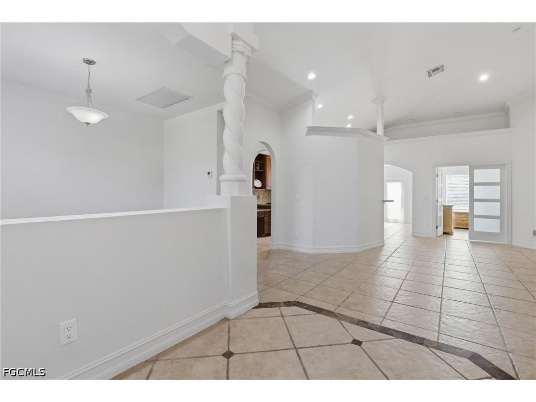 1940 Desoto Boulevard N Naples FL 34120 2026023165 image5