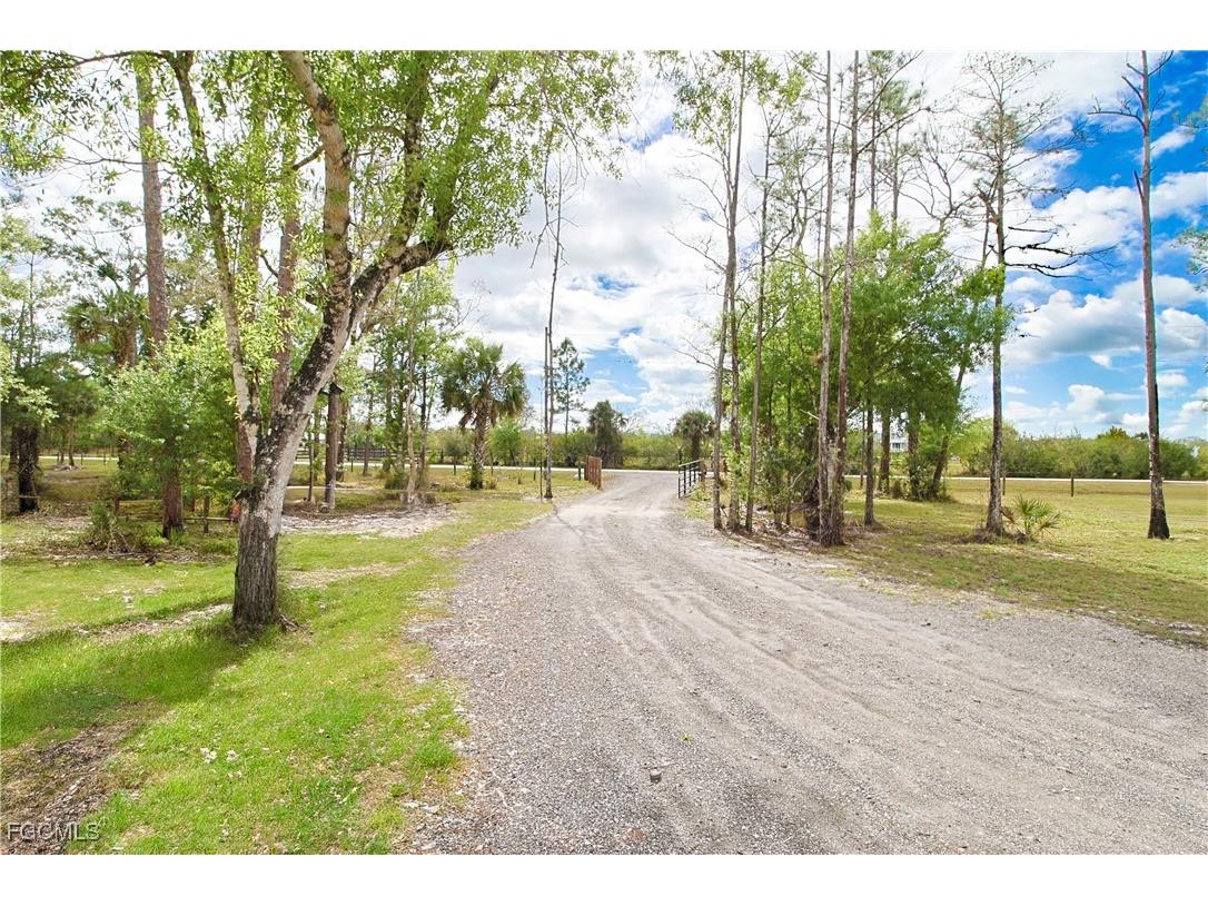 19401 Witts End Alva FL 33920 2025009615 image9
