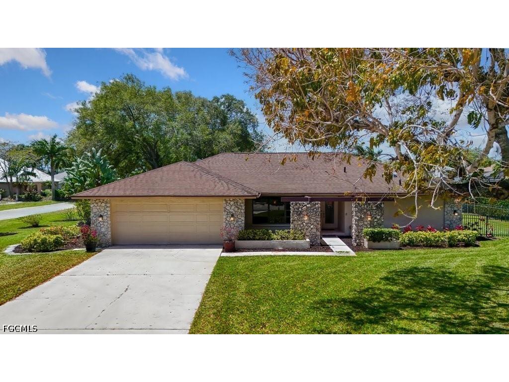 1941 Princess Court Naples FL 34110 2026018384 image35