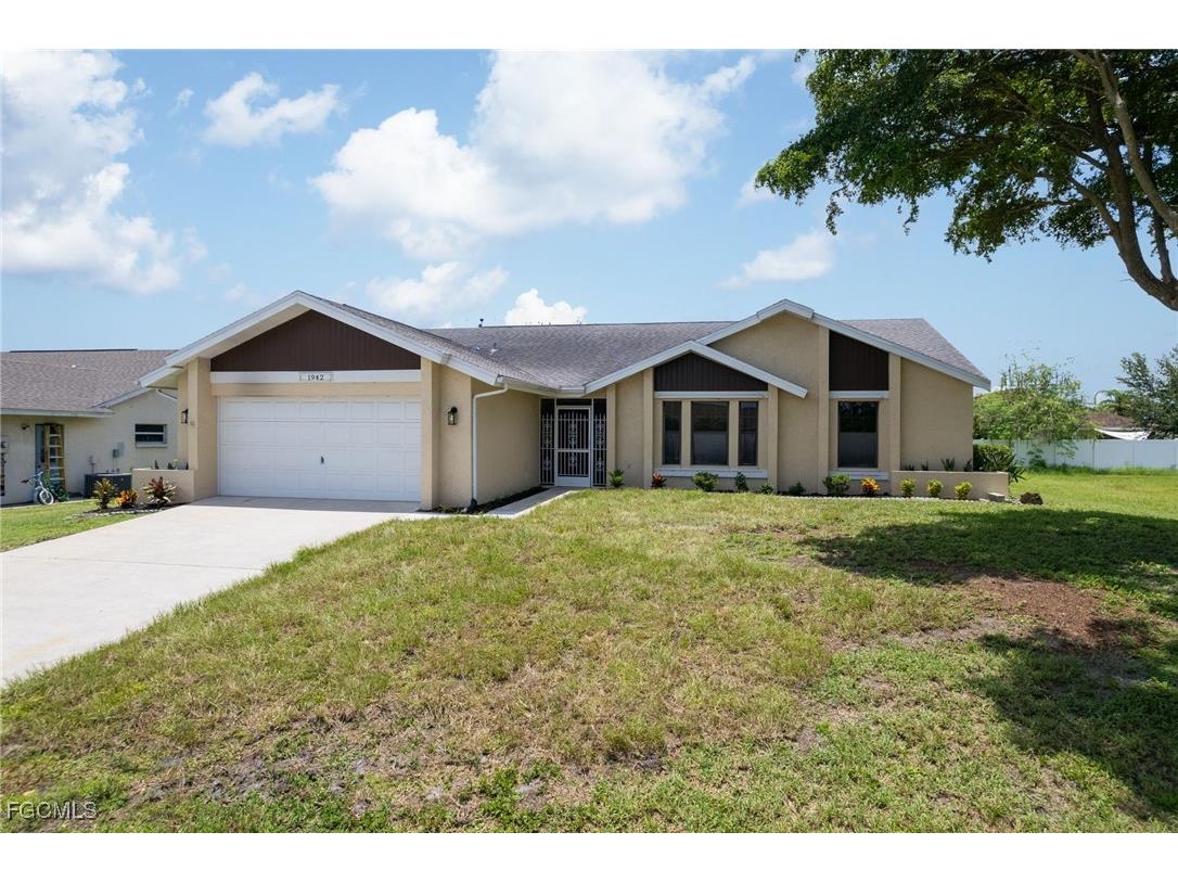 1942 SE 8th Place Cape Coral FL 33990 2025000722 image1