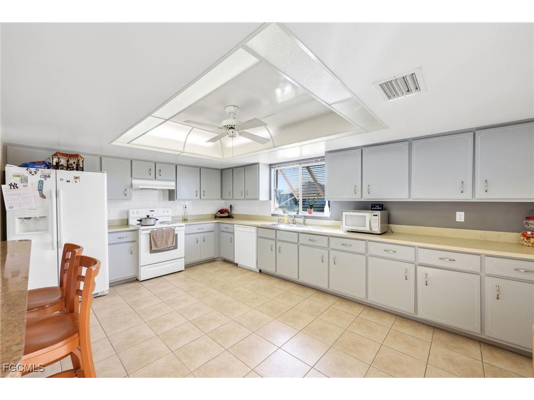 1942 SW 2nd Place Cape Coral FL 33991 2025024699 image15