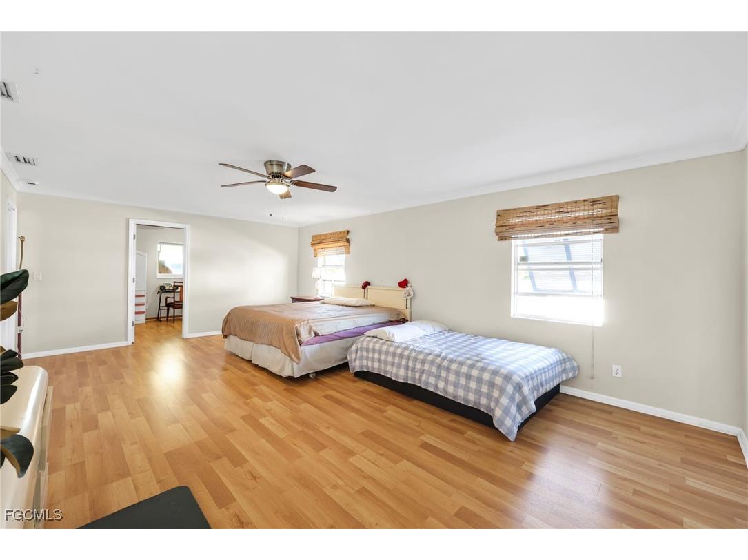 1942 SW 2nd Place Cape Coral FL 33991 2025024699 image16