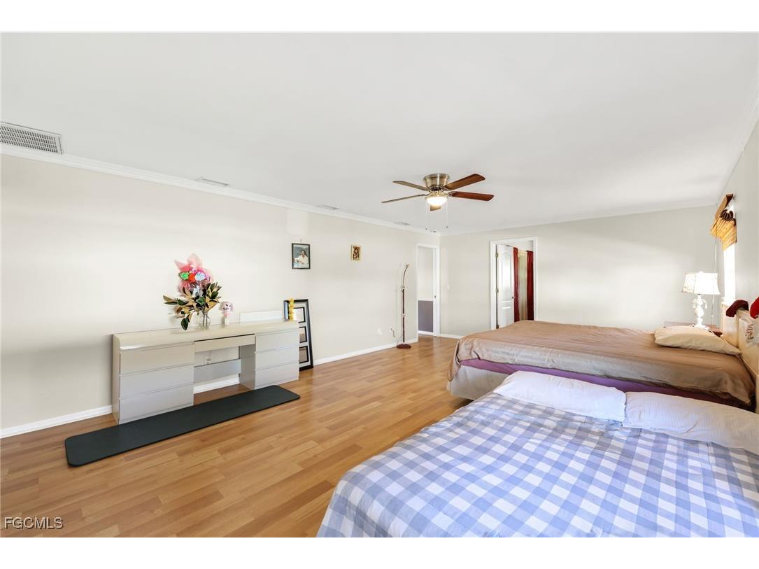 1942 SW 2nd Place Cape Coral FL 33991 2025024699 image19