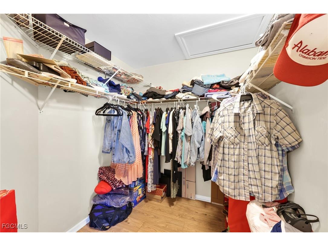 1942 SW 2nd Place Cape Coral FL 33991 2025024699 image22