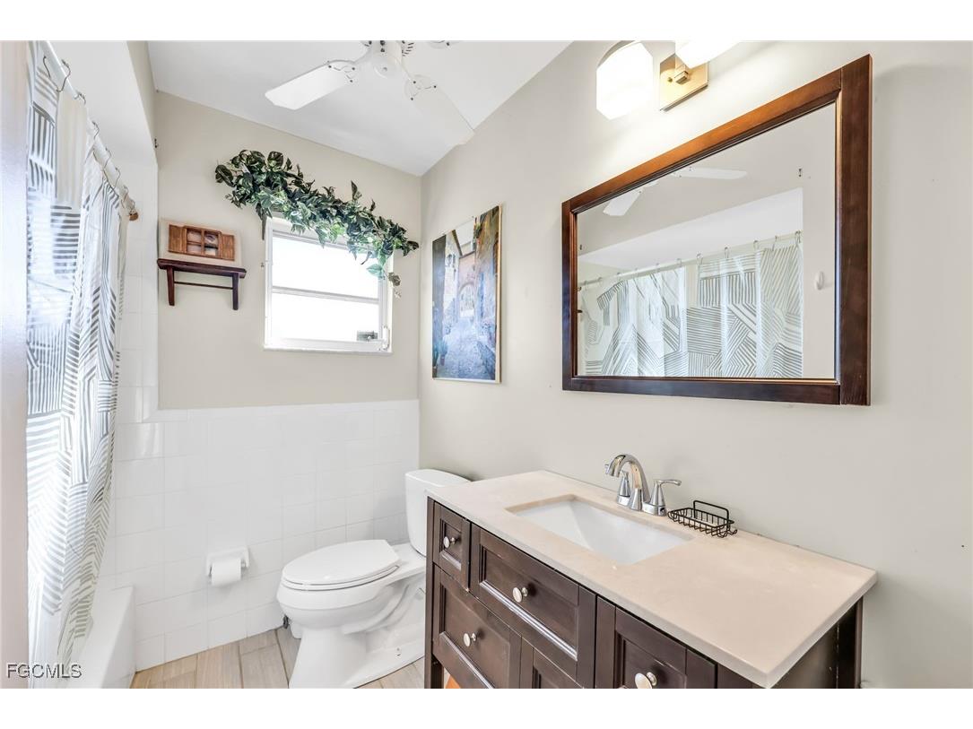 1942 SW 2nd Place Cape Coral FL 33991 2025024699 image24