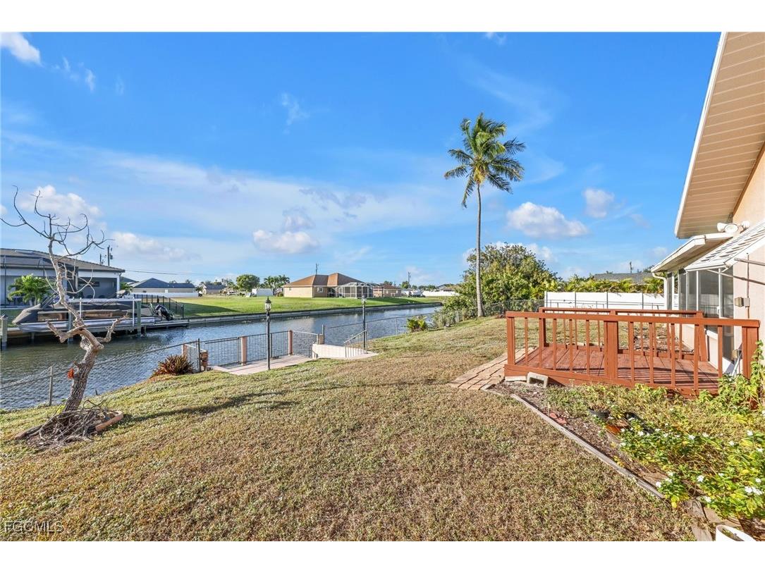 1942 SW 2nd Place Cape Coral FL 33991 2025024699 image29