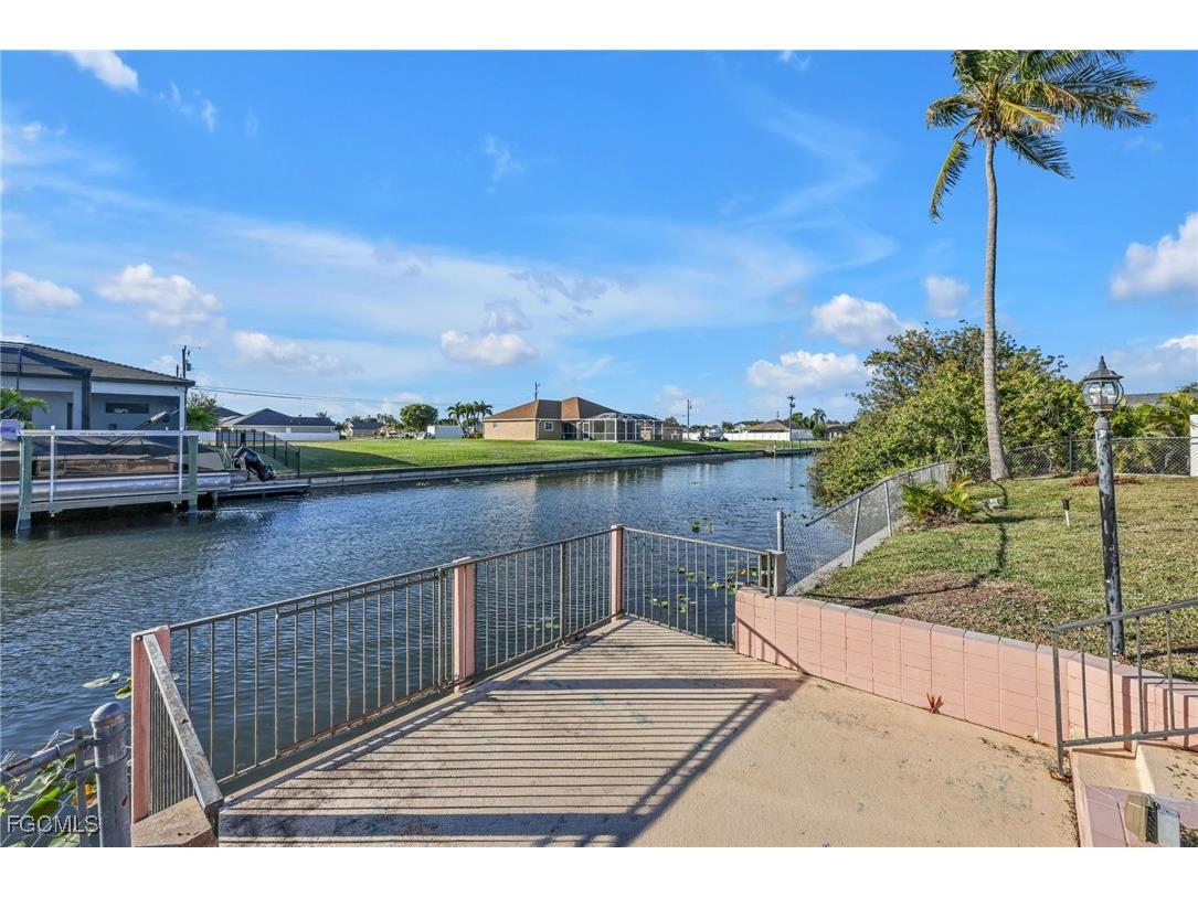 1942 SW 2nd Place Cape Coral FL 33991 2025024699 image32