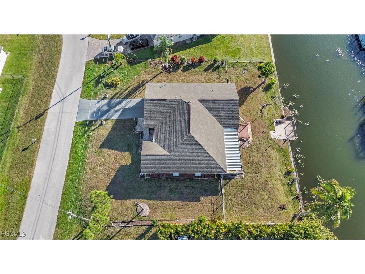 1942 SW 2nd Place Cape Coral FL 33991 2025024699 image34