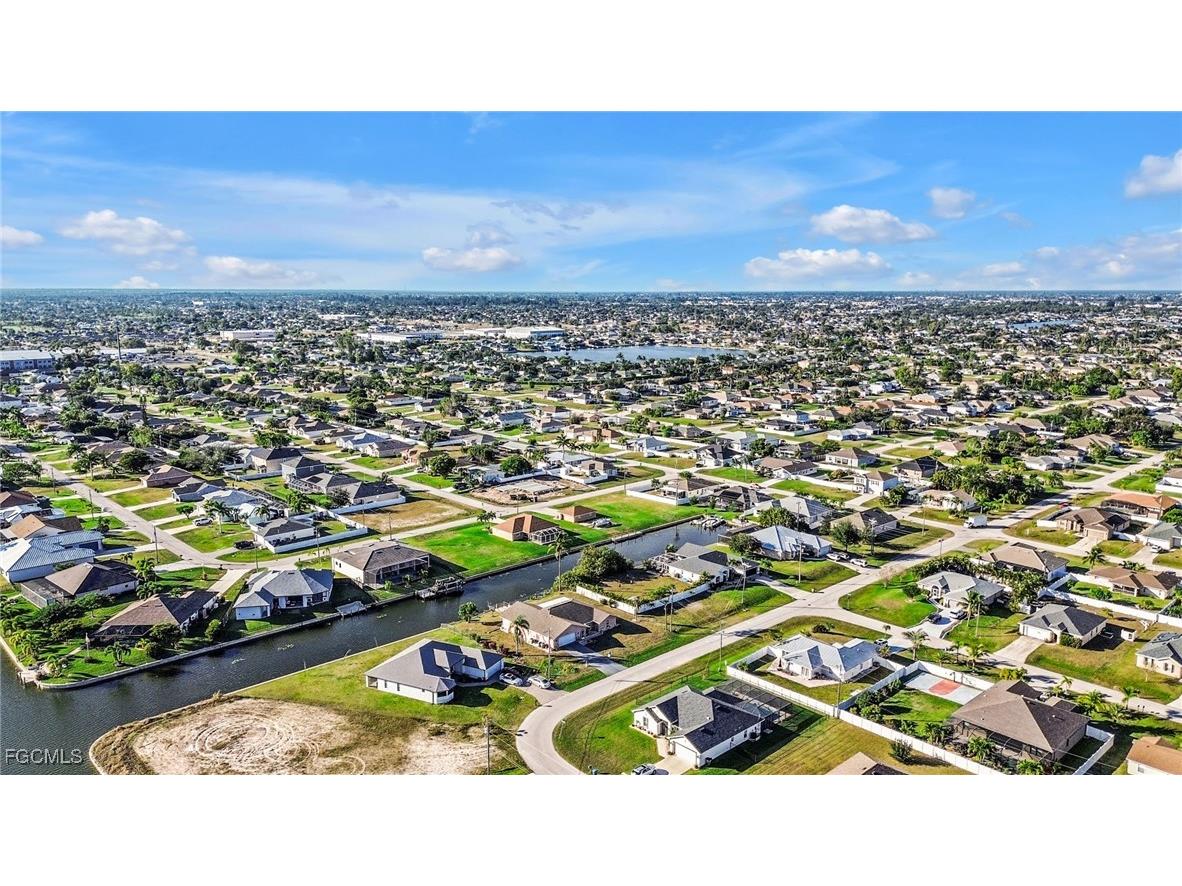 1942 SW 2nd Place Cape Coral FL 33991 2025024699 image37