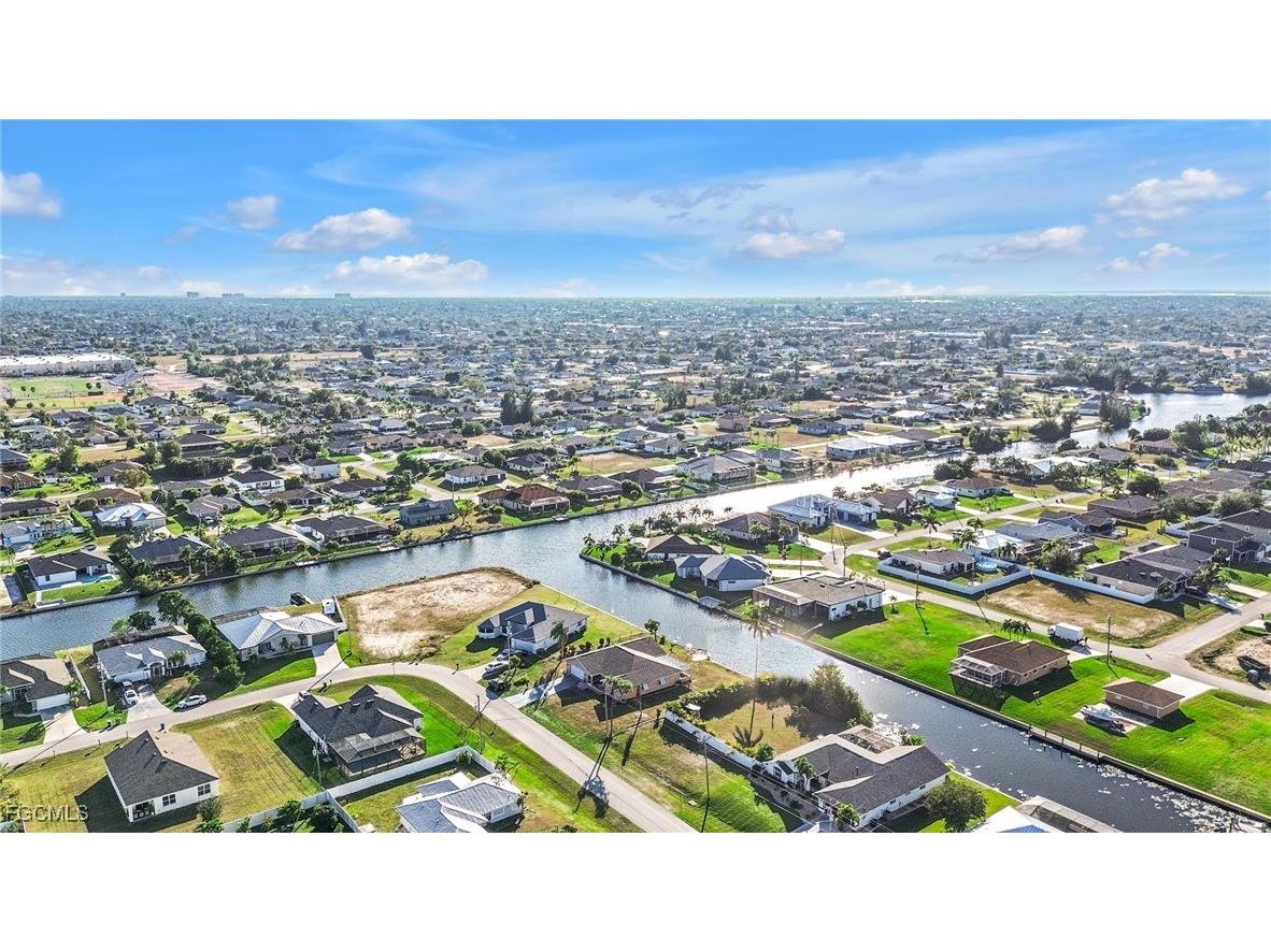 1942 SW 2nd Place Cape Coral FL 33991 2025024699 image41