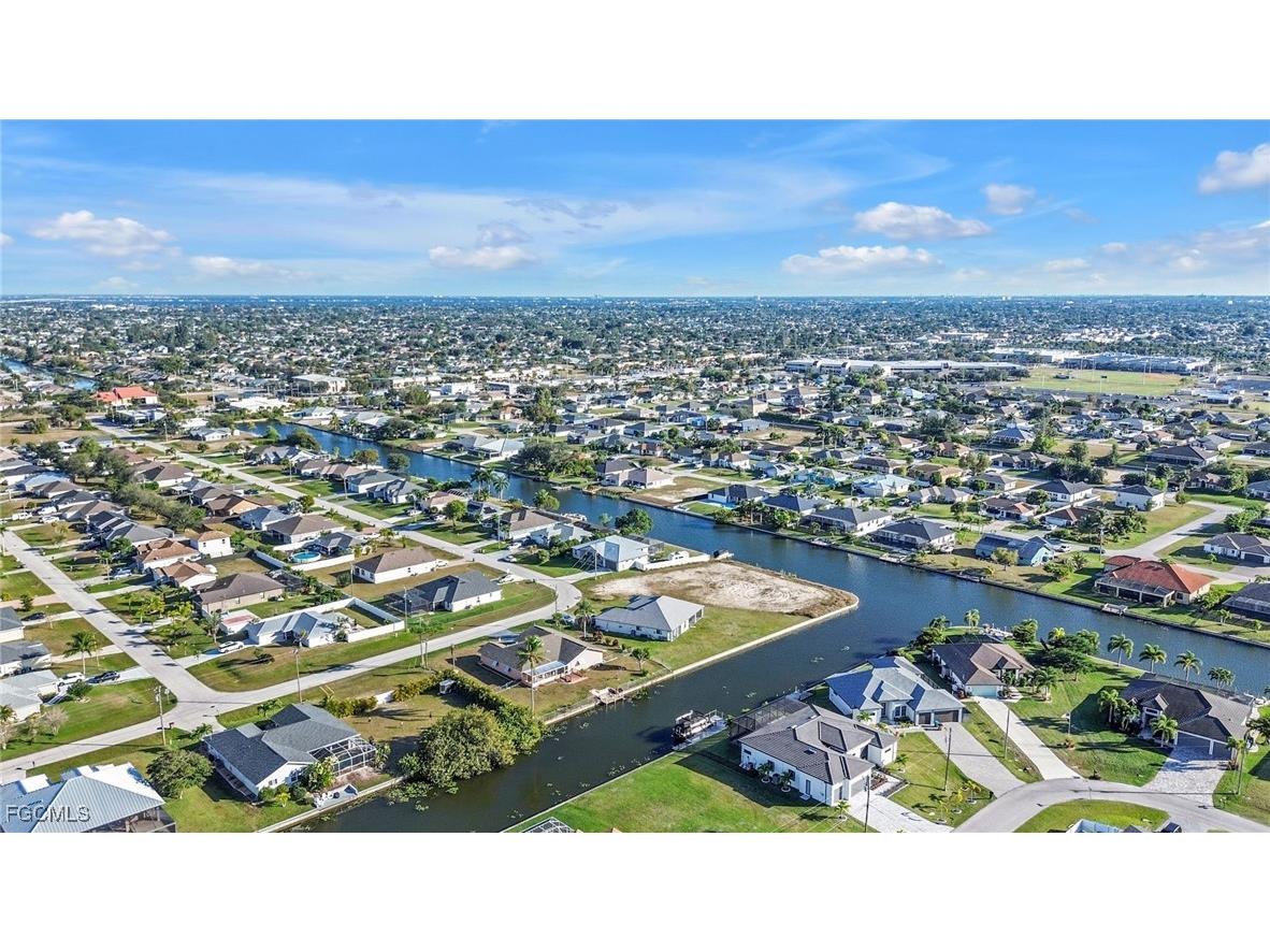 1942 SW 2nd Place Cape Coral FL 33991 2025024699 image43
