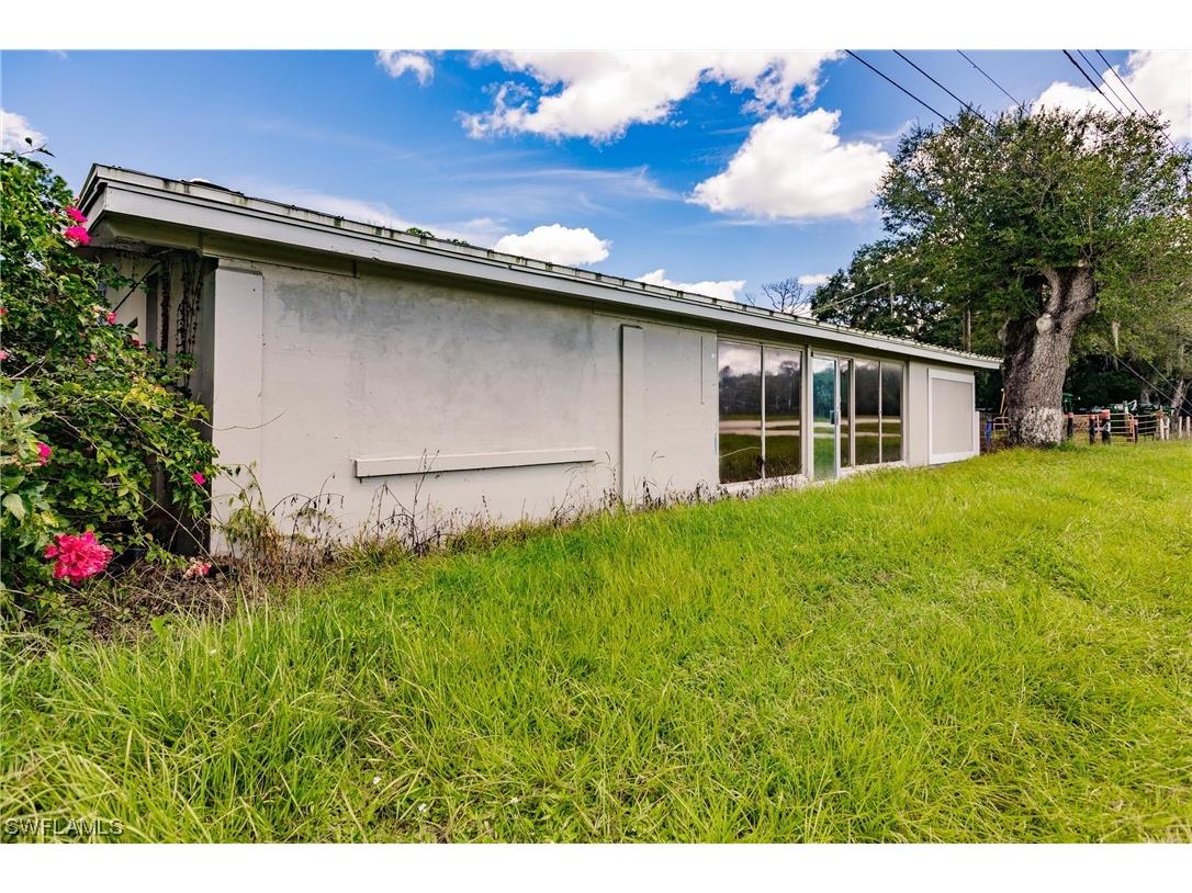 19431 Palm Beach Boulevard Alva FL 33920 223063022 image1