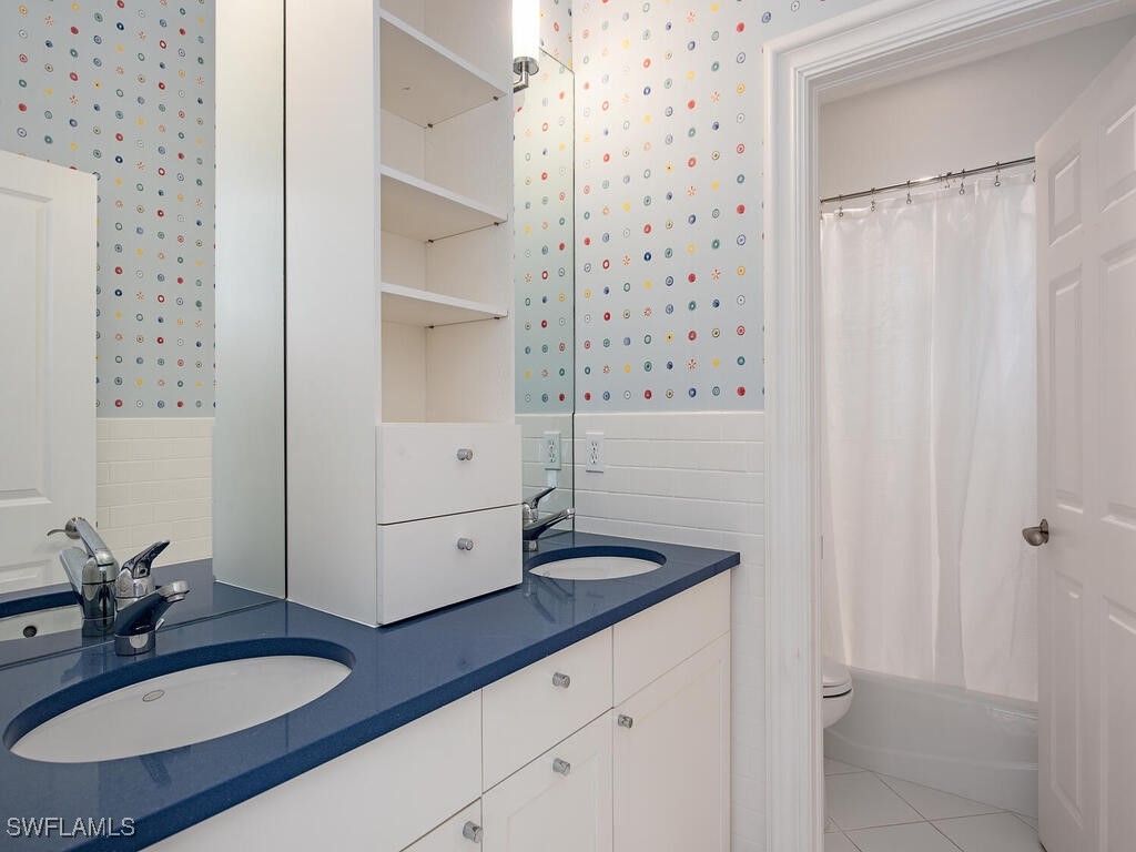 195 2nd Avenue N Naples FL 34102 225075483 image26