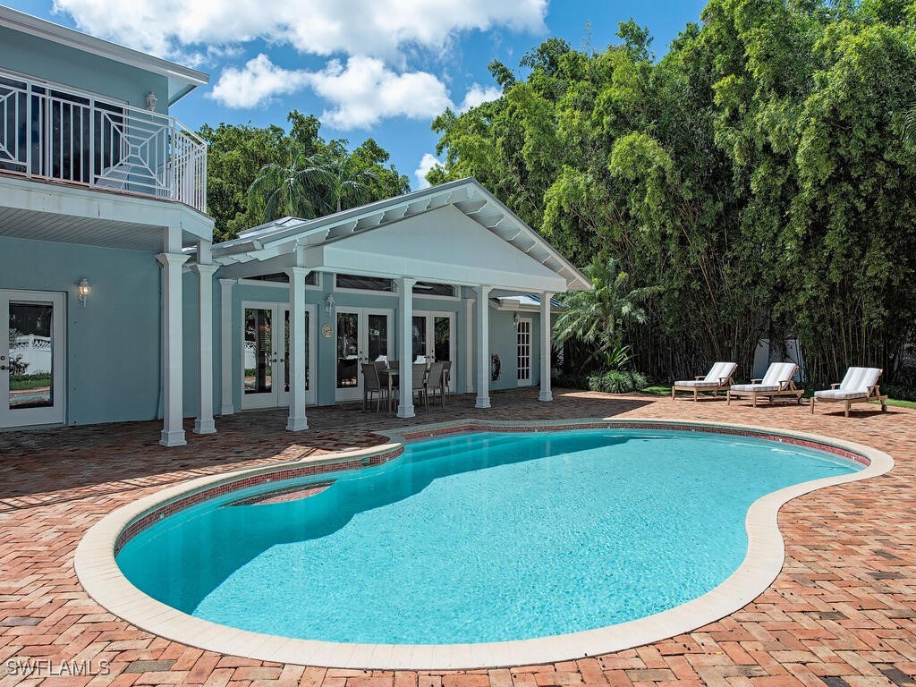 195 2nd Avenue N Naples FL 34102 225075483 image6