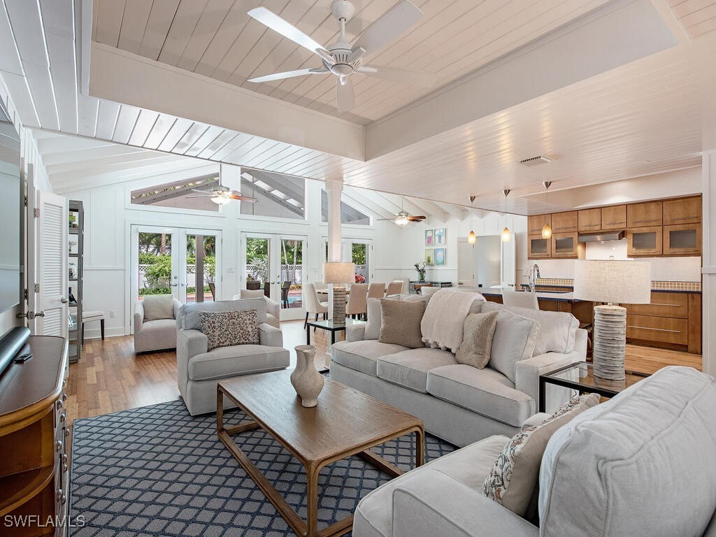 195 2nd Avenue N Naples FL 34102 225075483 image7