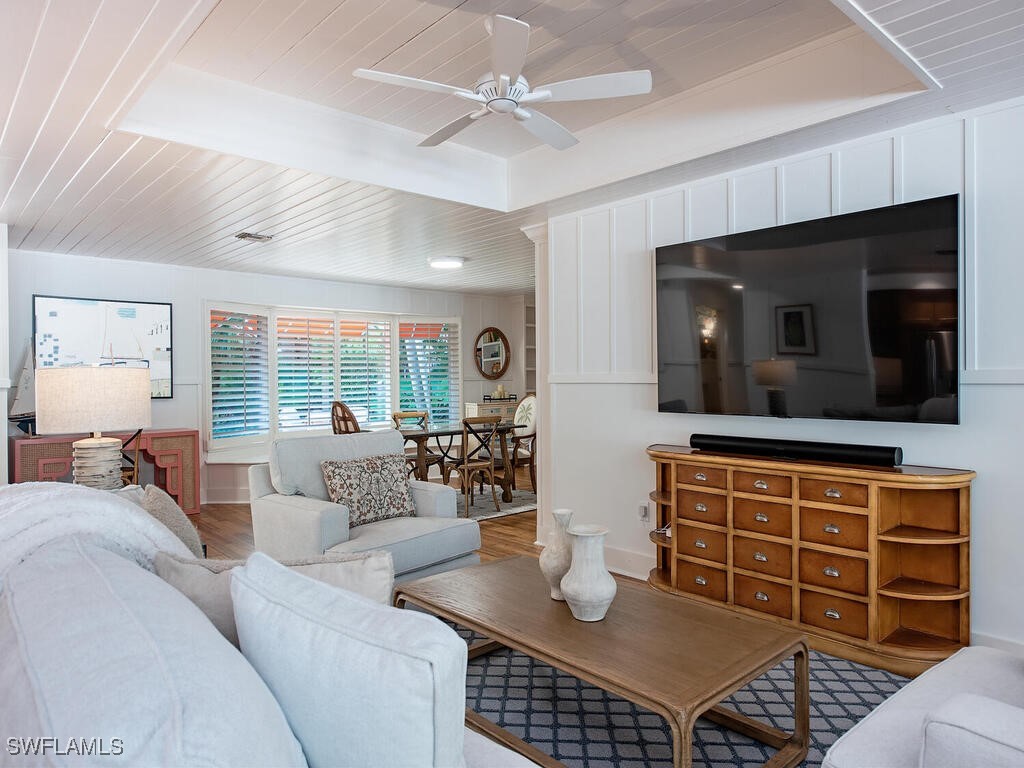 195 2nd Avenue N Naples FL 34102 225075483 image8