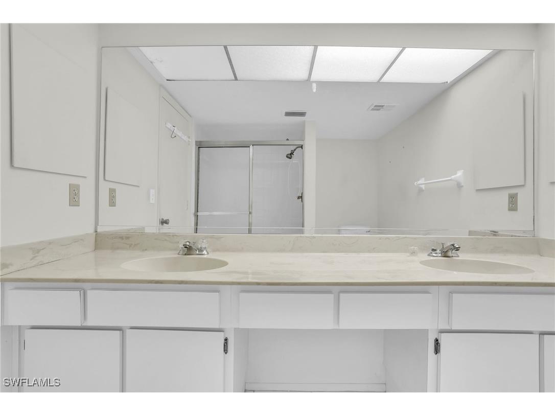 195 Cypress Way E #8 Naples FL 34110 225060741 image12