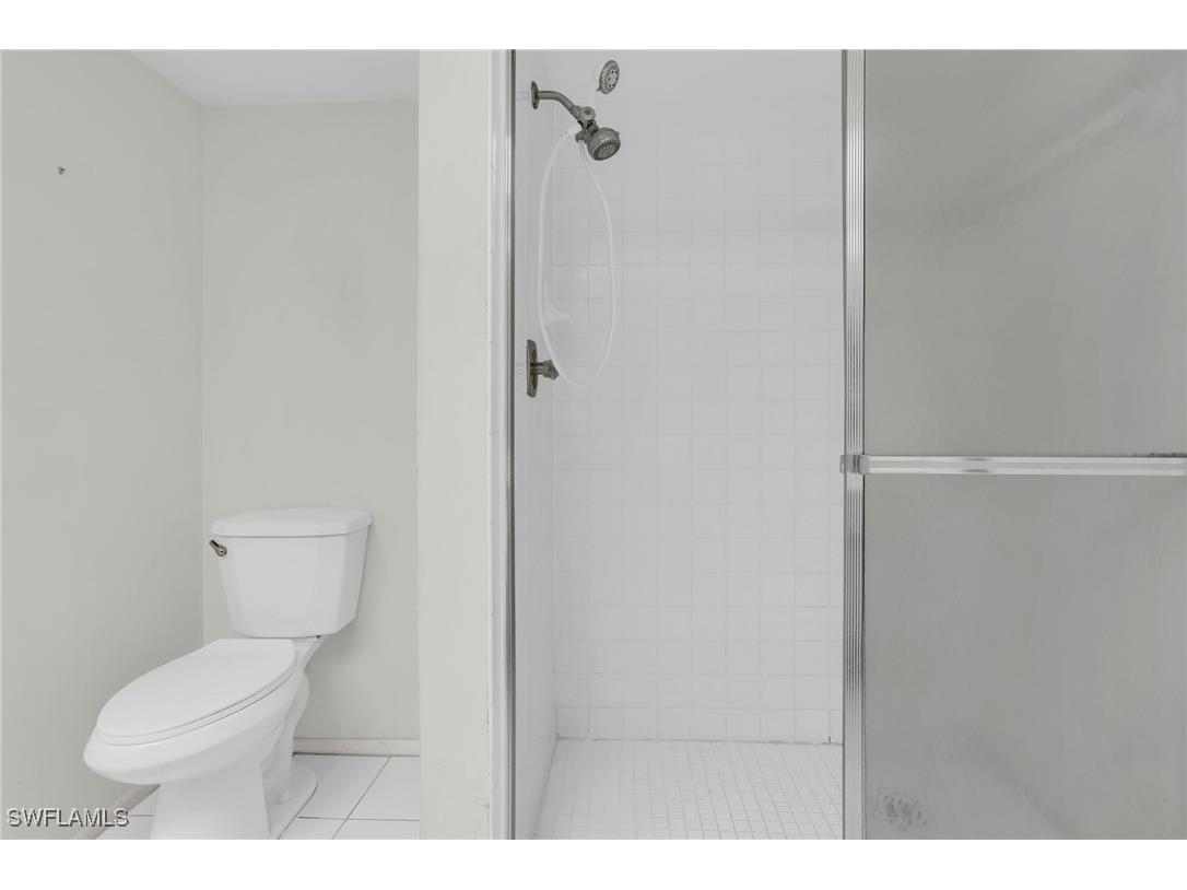 195 Cypress Way E #8 Naples FL 34110 225060741 image13