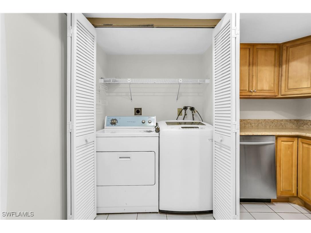 195 Cypress Way E #8 Naples FL 34110 225060741 image18