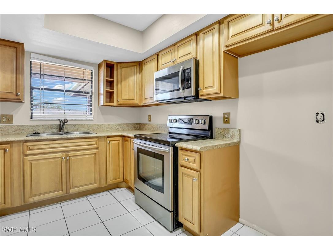 195 Cypress Way E #8 Naples FL 34110 225060741 image3