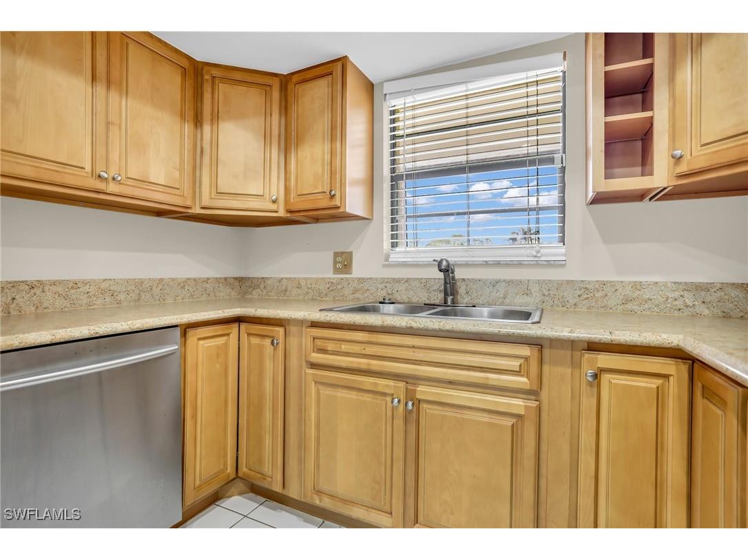 195 Cypress Way E #8 Naples FL 34110 225060741 image4