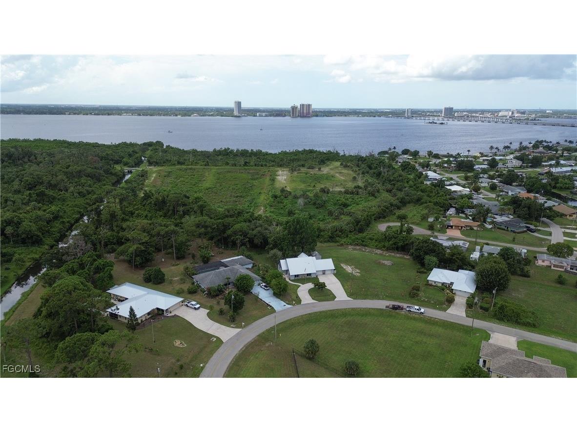 195 E Mariana Avenue North Fort Myers FL 33917 225062782 image6